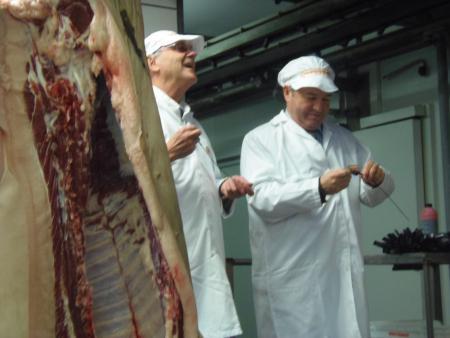 Agricultura realiza en Extremadura las primeras identificaciones de piezas de cerdos sacrificados