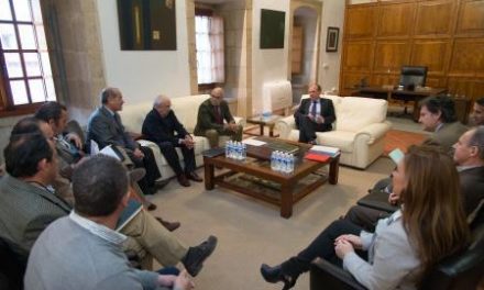 La Junta de Extremadura muestra su apoyo a los regantes ante la subida de las tarifas eléctricas