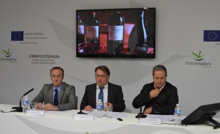 El Gobierno extremeño anuncia en Fitur un impulso turístico a la Ruta del Vino Ribera del Guadiana en 2014