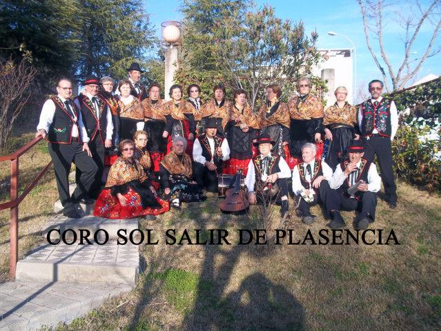 El PSOE de Plasencia organiza un concierto de folclore con el grupo de mayores «Sol Salir»