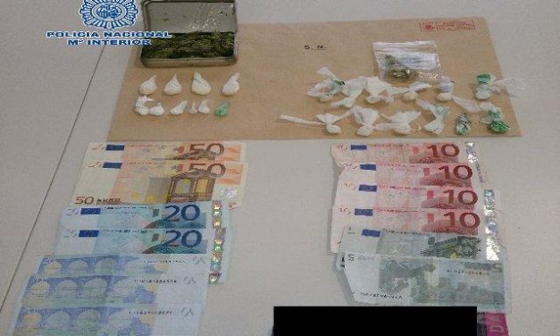 Agentes de Policía Nacional detienen en Cáceres a dos jovenes por un delito de tráfico de drogas