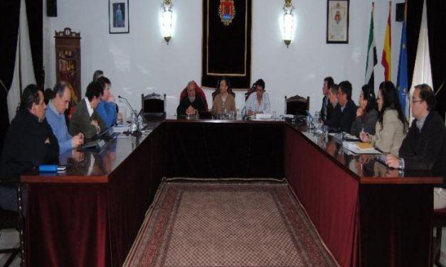 El equipo de Gobierno de la Diputación mantiene su reunión mensual en Valencia de Alcántara