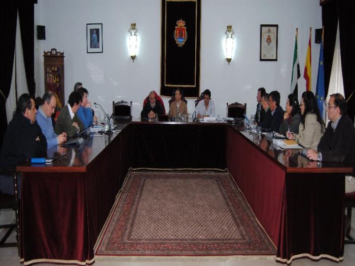 El equipo de Gobierno de la Diputación mantiene su reunión mensual en Valencia de Alcántara