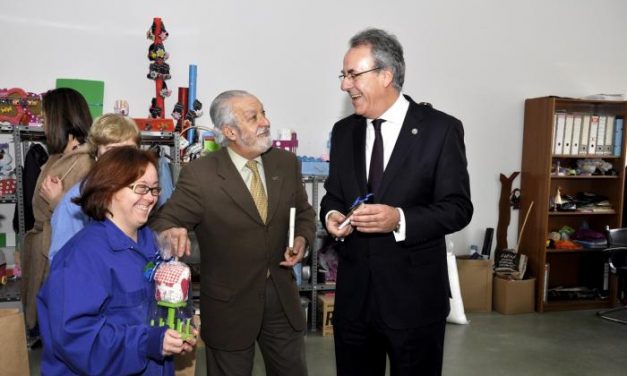 La fundación Placeat de Plasencia recibe la visita del rector de la Universidad de Extremadura, Segundo Piriz