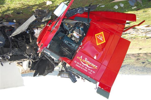 El camionero que perdió la vida en el viaducto del Almonte cayó al precipicio desde más de 40 metros