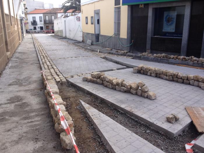 Diputación invierte más de 60.000 euros en obras de la calle José Cabrera en Valencia de Alcántara