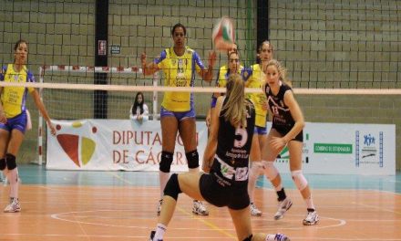 La Real Federación Española de Voleibol destaca a una jugadora del Extremadura Arroyo