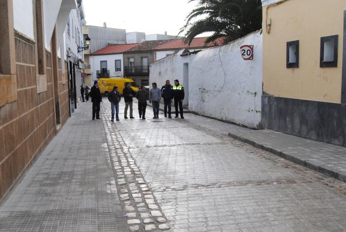 El Ayuntamiento de Valencia de Alcántara abre de nuevo al tráfico la calle José Cabrera tras las obras