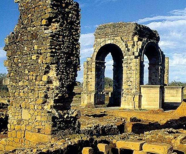Ademoxa organiza una ruta de senderismo el día 16 para visitar las ruinas romanas de Cáparra