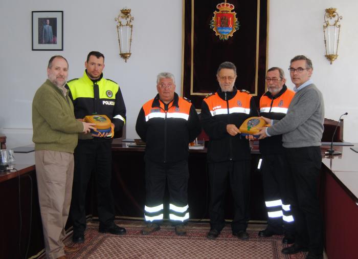 Protección Civil y Policía Local de Valencia de Alcántara cuentan con nuevos desfibriladores