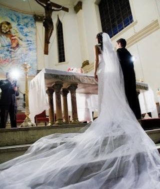 Casarse en Extremadura cuesta una media 17.537 euros según un estudio de la Unión de Consumidores