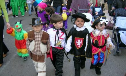 Valencia de Alcántara cierra el programa de Carnaval con el “Domingo de Piñata” para los más pequeños