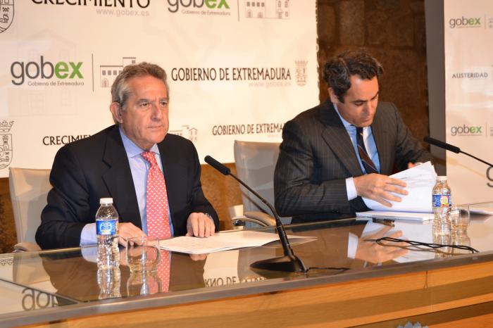Economía califica de «rotundo éxito» la primera emisión de deuda de Extremadura