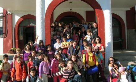 El Albergue de la Casa de Misericordia de Alcuéscar acoge un acto con niños de Cáceres y Sierra de Fuentes