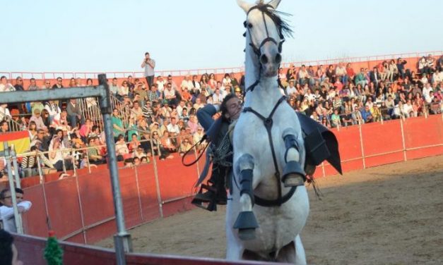 Cientos de personas visitan la primera edición de la Feria Internacional del Toro de Coria