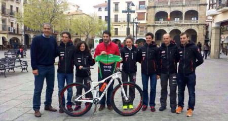 Antonio Pedrera asiste a la presentación del Extremadura MTB Team en Plasencia