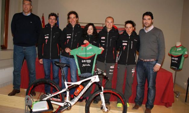 Antonio Pedrera asiste a la presentación del Extremadura MTB Team en Plasencia