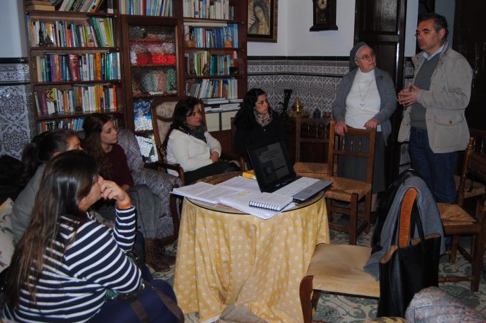 Valencia de Alcántara ofrece un taller competencia para las auxiliares de la residencia municipal