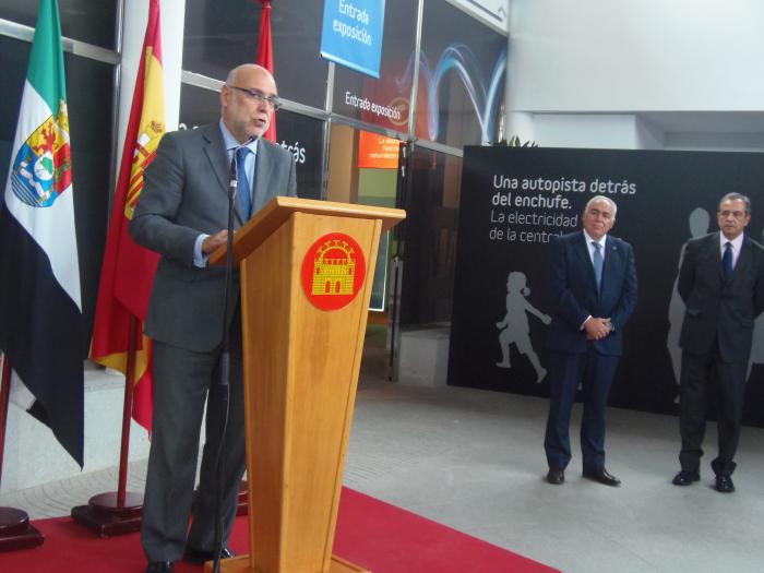 Echávarri destaca la labor de Red Eléctrica de España y la puesta en marcha este año de la línea Almaraz-Guillena