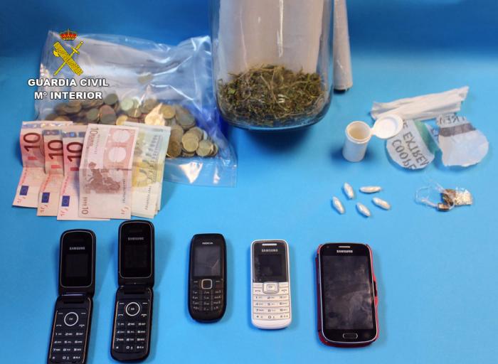 La Guardia Civil desmantela un punto de venta de drogas en la localidad cacereña de Ceclavín