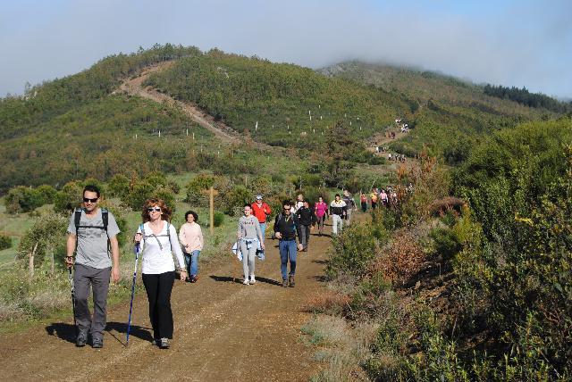Alrededor de 760 senderistas se dan cita en la Ruta Transfrontera 2014 de Valencia de Alcántara
