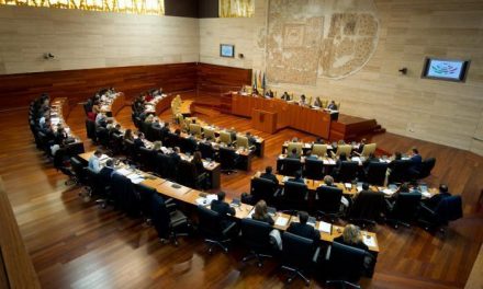 El Parlamento extremeño aprueba la incoación del expediente para declarar Bien de Interés Cultural el Puente de Hierro de Coria