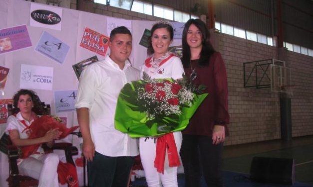 Paula Moreno es elegida reina de las fiestas de San Juan 2014 en la localidad de Coria
