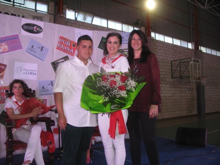 Paula Moreno es elegida reina de las fiestas de San Juan 2014 en la localidad de Coria
