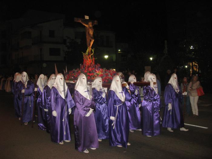La procesión con la imagen de Cristo del Humilladero congrega a los vecinos de Moraleja