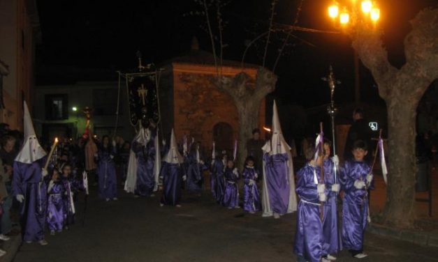 La procesión con la imagen de Cristo del Humilladero congrega a los vecinos de Moraleja