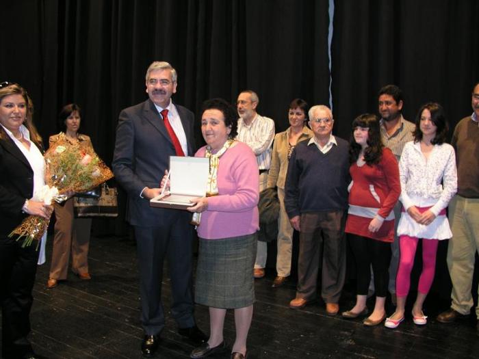 Sofía Calvo Reyes recibe un homenaje como Mujer del 2008 en Coria por parte de las asociaciones y consistorio