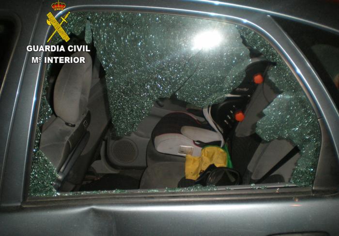 Efectivos de la Guardia Civil de Montehermoso detienen a tres menores por un delito de daños a siete vehículos