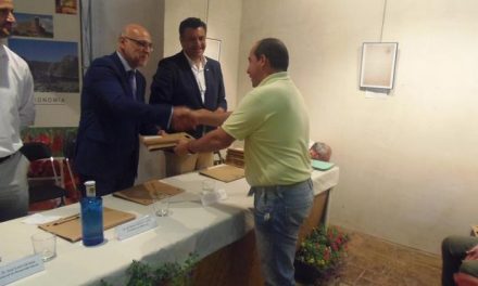 Echávarri entrega 28 contratos de ayudas en Coria y destaca la gran labor de los Grupos de Acción Local