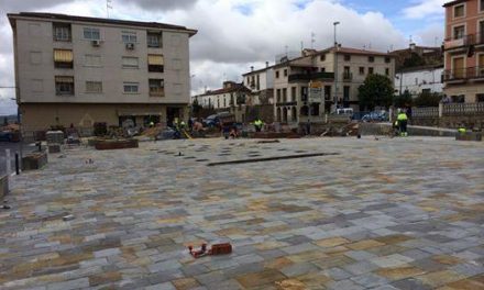El Ayuntamiento de Coria continúa con los trabajos de remodelación de la Plaza de la Paz