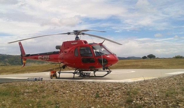 Valencia de Alcántara ya cuenta con un helicóptero de transporte y extinción de incendios del Plan Infoex