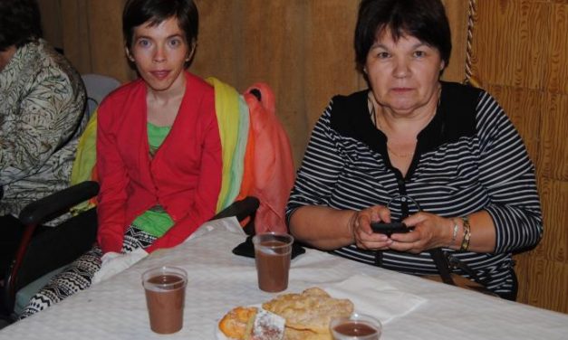 Mujeres de Rocamador recaudan 1.000 euros para ayudar a una joven de Valencia de Alcántara