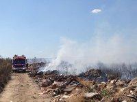 Bomberos y personal del Infoex dan por controlado un incendio en la escombrera de Moraleja