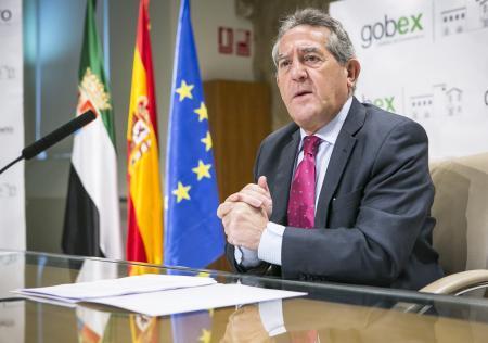 El consejero de Economía y Hacienda del Gobierno de Extremadura presenta su renuncia al cargo