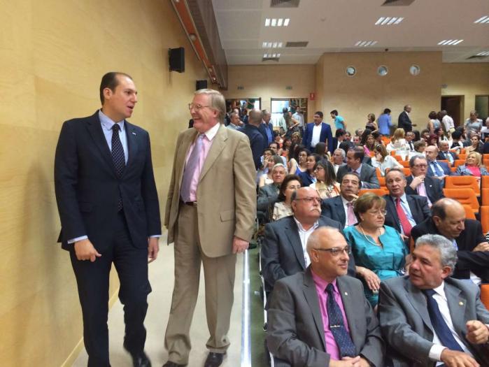Hernández Carrón recalca el compromiso del Gobierno con la construcción del futuro hospital de Cáceres