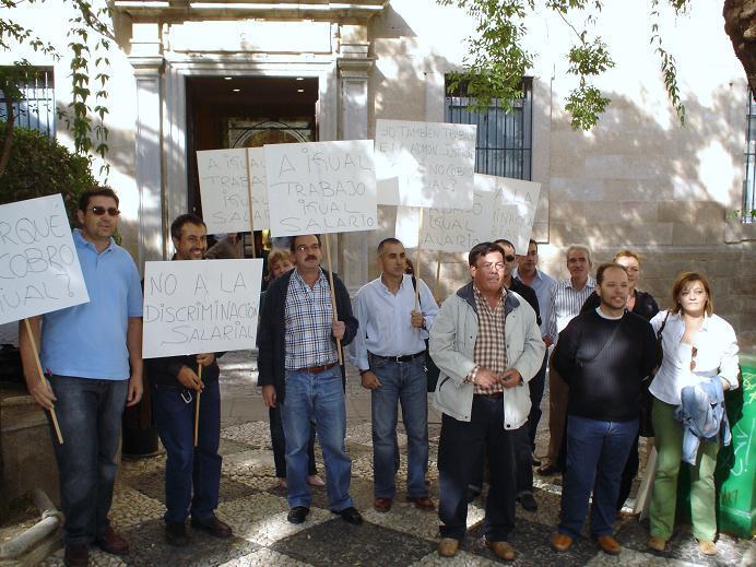 Unos 200 trabajadores de Justicia reclaman la reapertura de negociaciones en las calles de Mérida