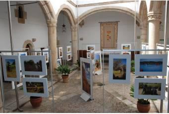 El Palacio de Carvajal acoge hasta el quince de septiembre una exposición sobre el Tajo Internacional y Alqueva