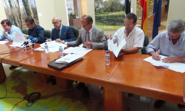 Agricultura firma el contrato de concesión administrativa del edificio que ocupan las organizaciones agrarias