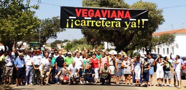 La Plataforma de Vegaviana reúne unas 2.000 firmas de apoyo para reclamar el arreglo de la carretera