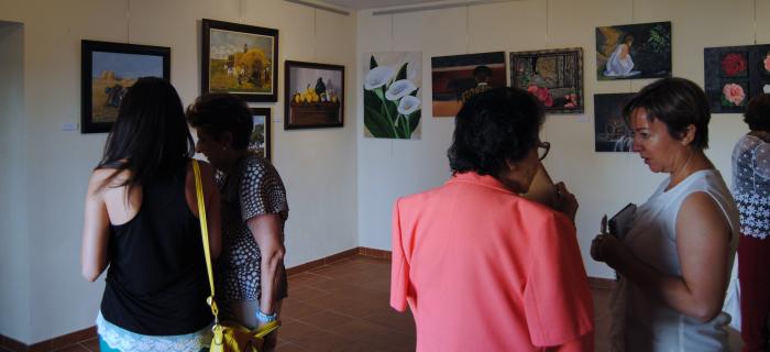 La fundación Indalecio de Valencia de Alcántara acoge una muestra de más de 40 obras de un taller de pintura