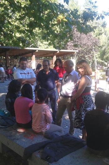 Juan Bravo visita el campamento ‘Las Picotas’ en el que participan 60 menores en riesgo de exclusión