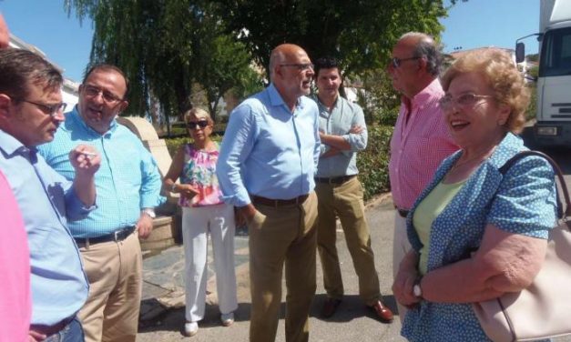 Echávarri visita Santiago de Alcántara donde destaca los 900.000 euros destinados al Tajo Internacional