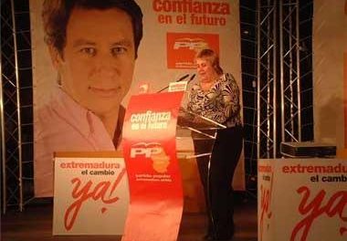 La candidata del PP en Almendralejo, Ana Sánchez, cree injusto que la expulsen del Partido Popular