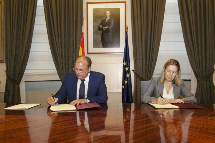 Monago firma con el Ministerio el Plan Estatal de Vivienda con una inversión de 64,4 millones