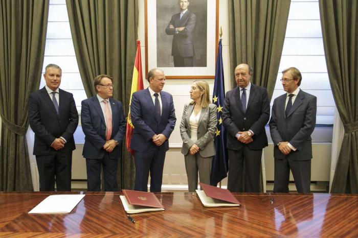 Monago firma con el Ministerio el Plan Estatal de Vivienda con una inversión de 64,4 millones