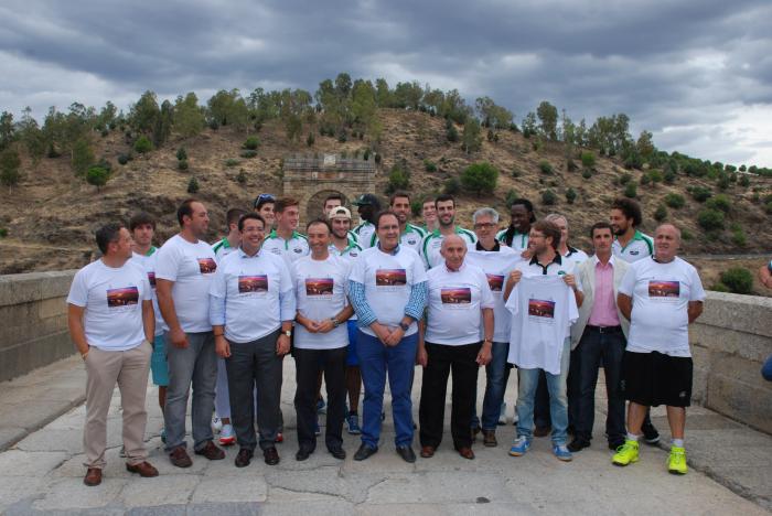 Laureano León suma su apoyo a la candidatura del Puente de Alcántara como ‘Mejor Rincón 2014’